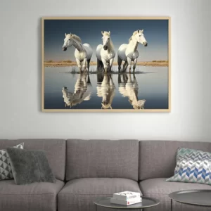 tableau chevaux blanc au style abstrait sur une plage